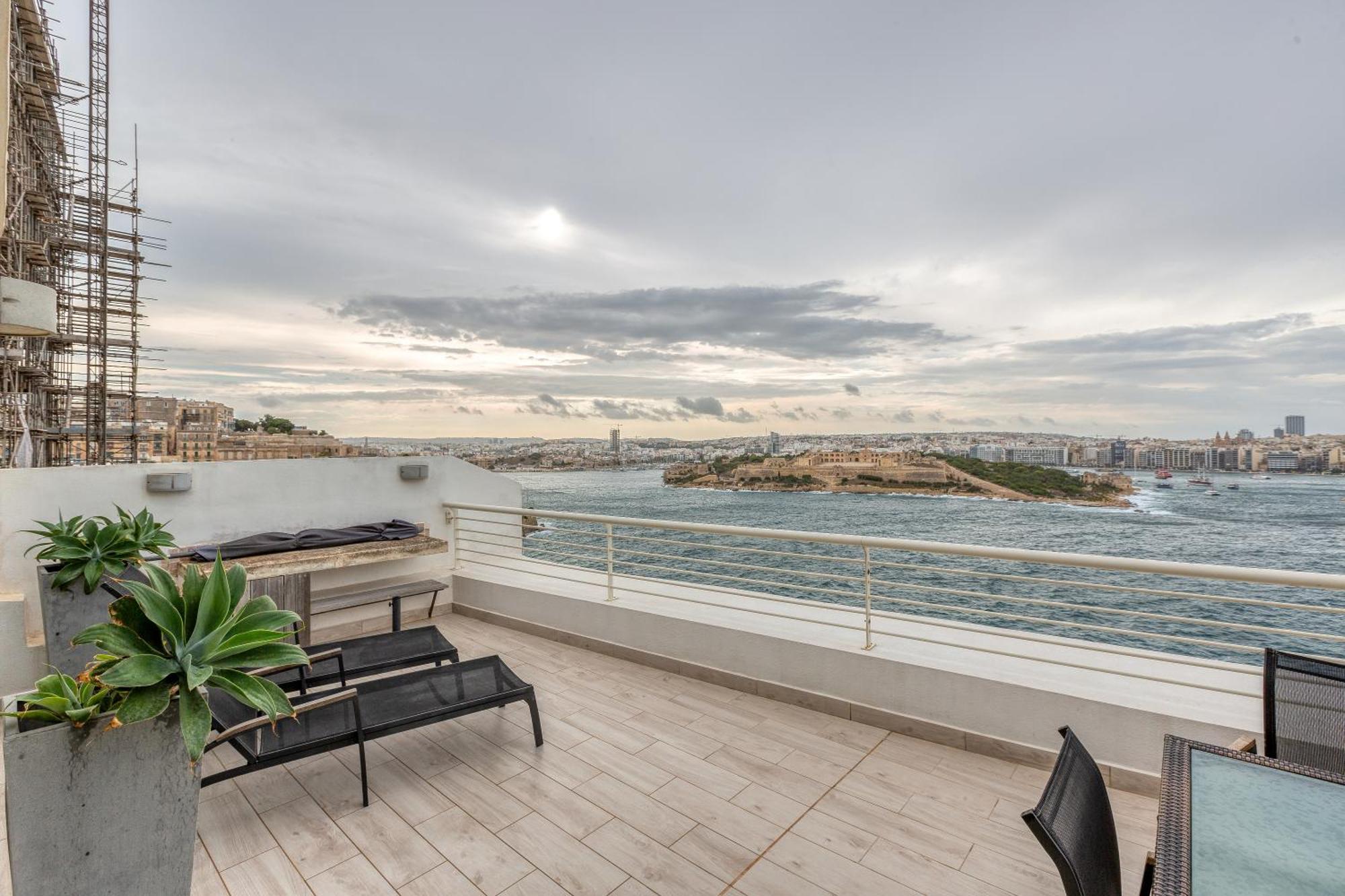 49/3 Seafront Duplex Penthouse In Valletta Exterior photo